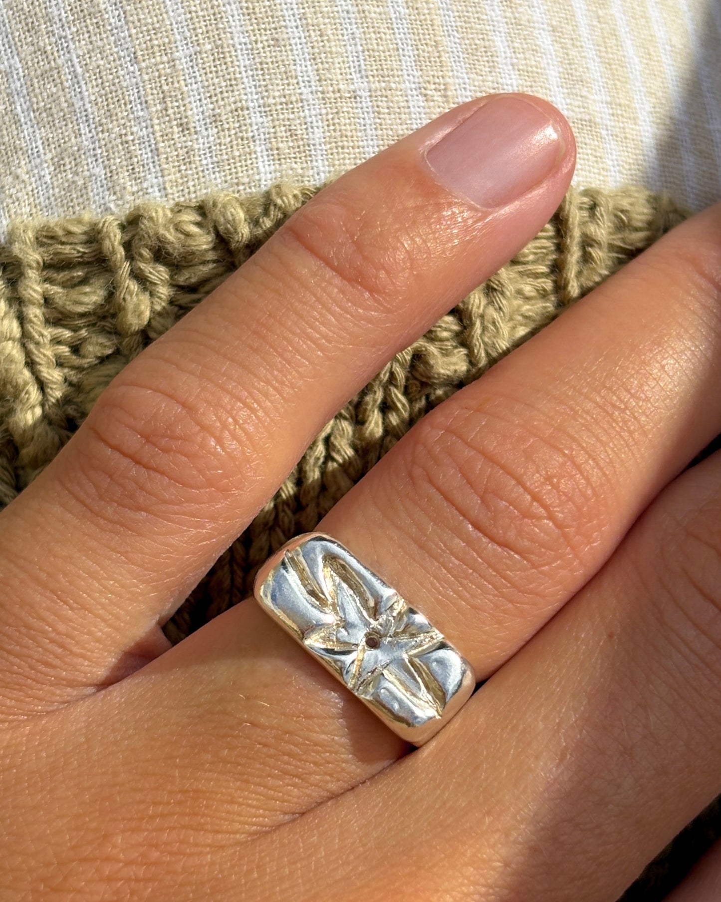 Flower Signet M